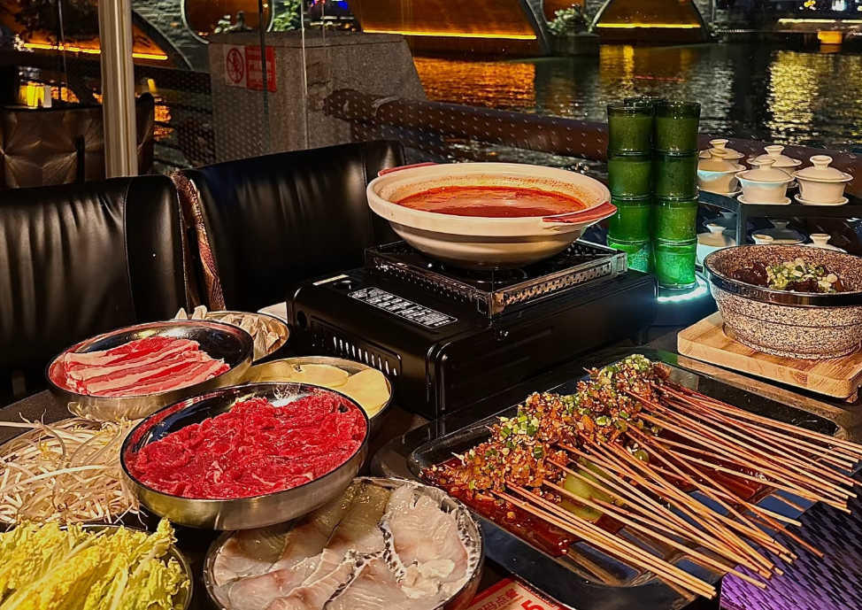 You must try the delicious food in Chengdu!